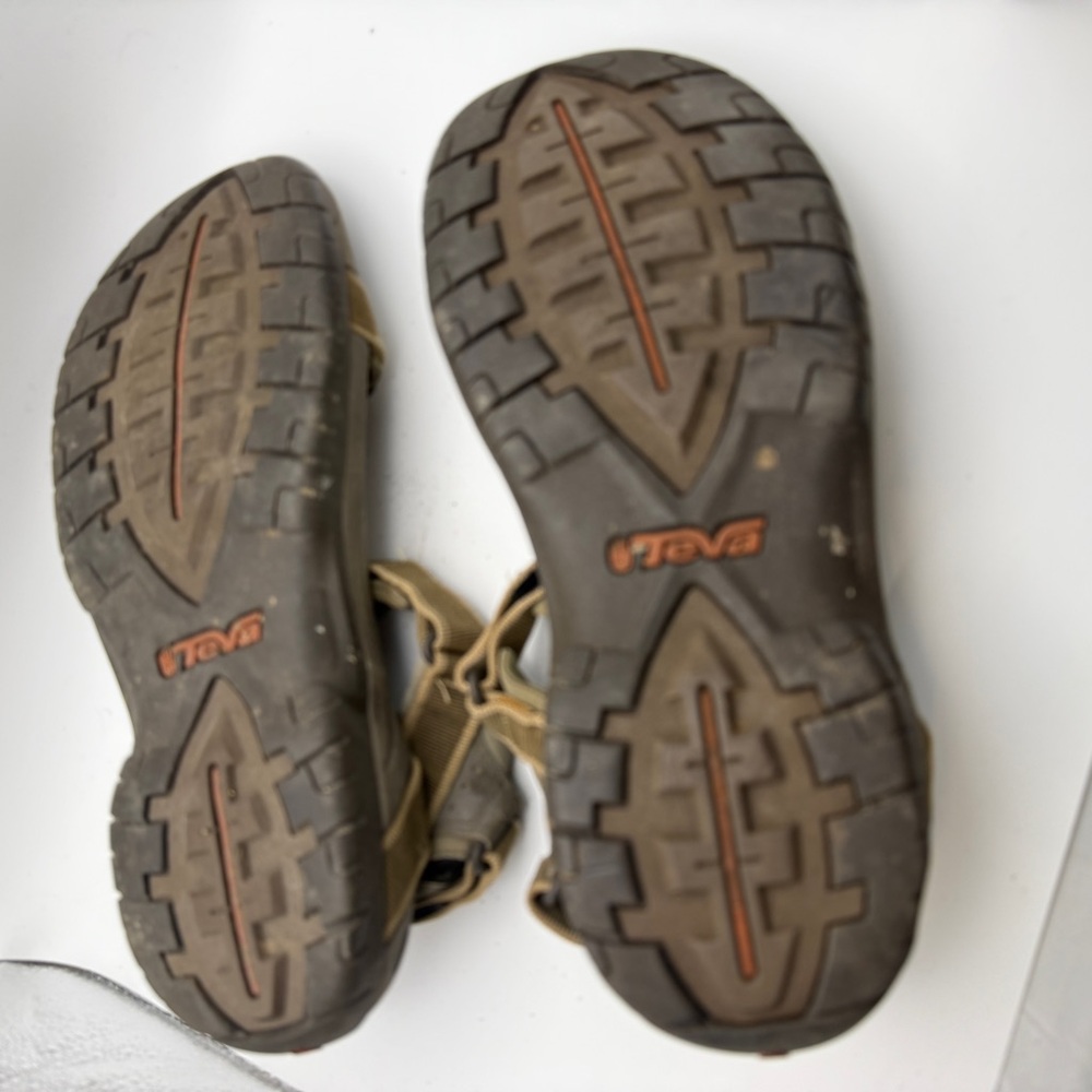 Teva Men’s Hudson Hiking Outdoor Gorpcore Sandal Bungee Cord Size 9 Casual tan - Picture 6 of 8